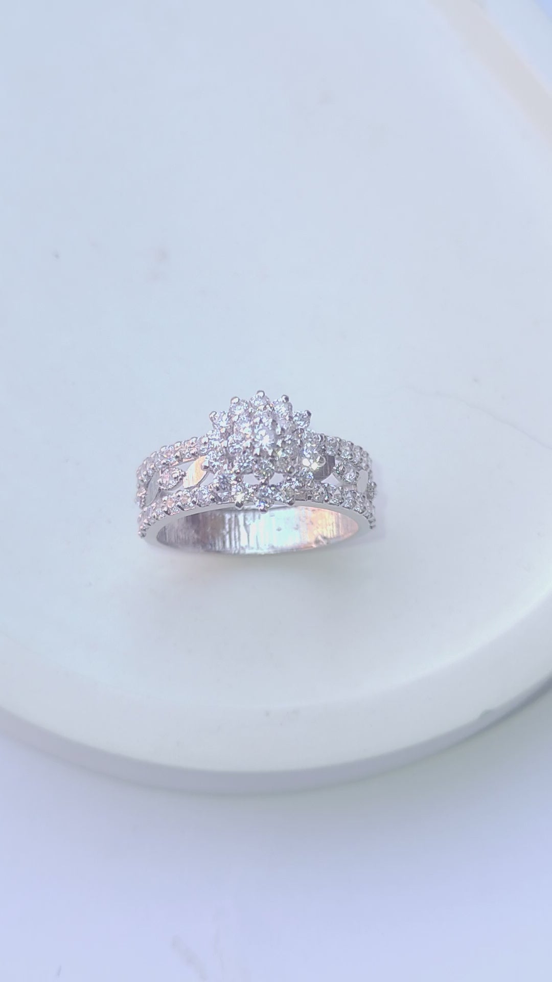 925 SILVER STERLING RING WITH MOISSANITE DIAMOND PAWNABLE AND LEGIT S22