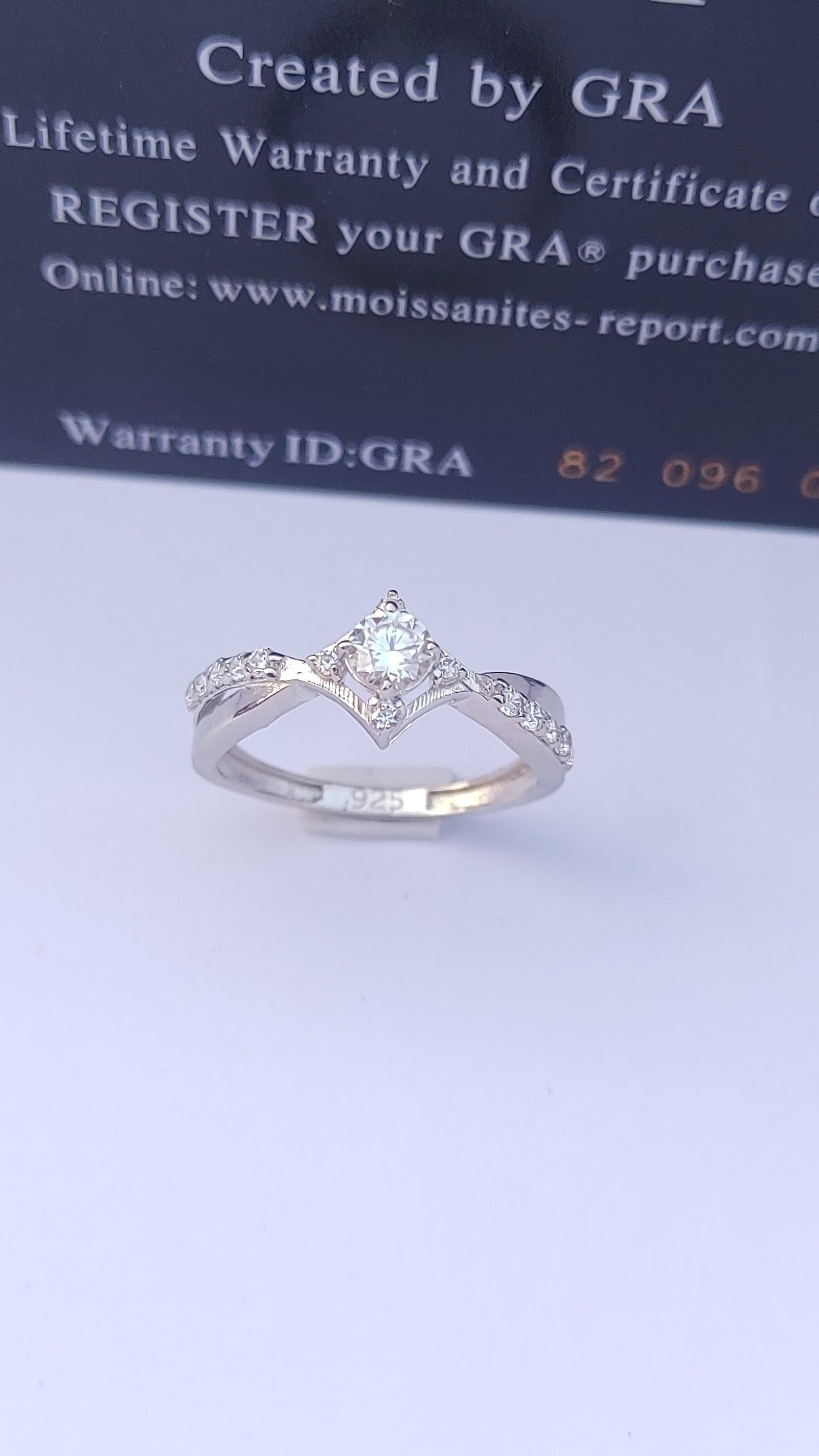 925 SILVER STERLING RING WITH MOISSANITE DIAMOND PAWNABLE AND LEGIT S18