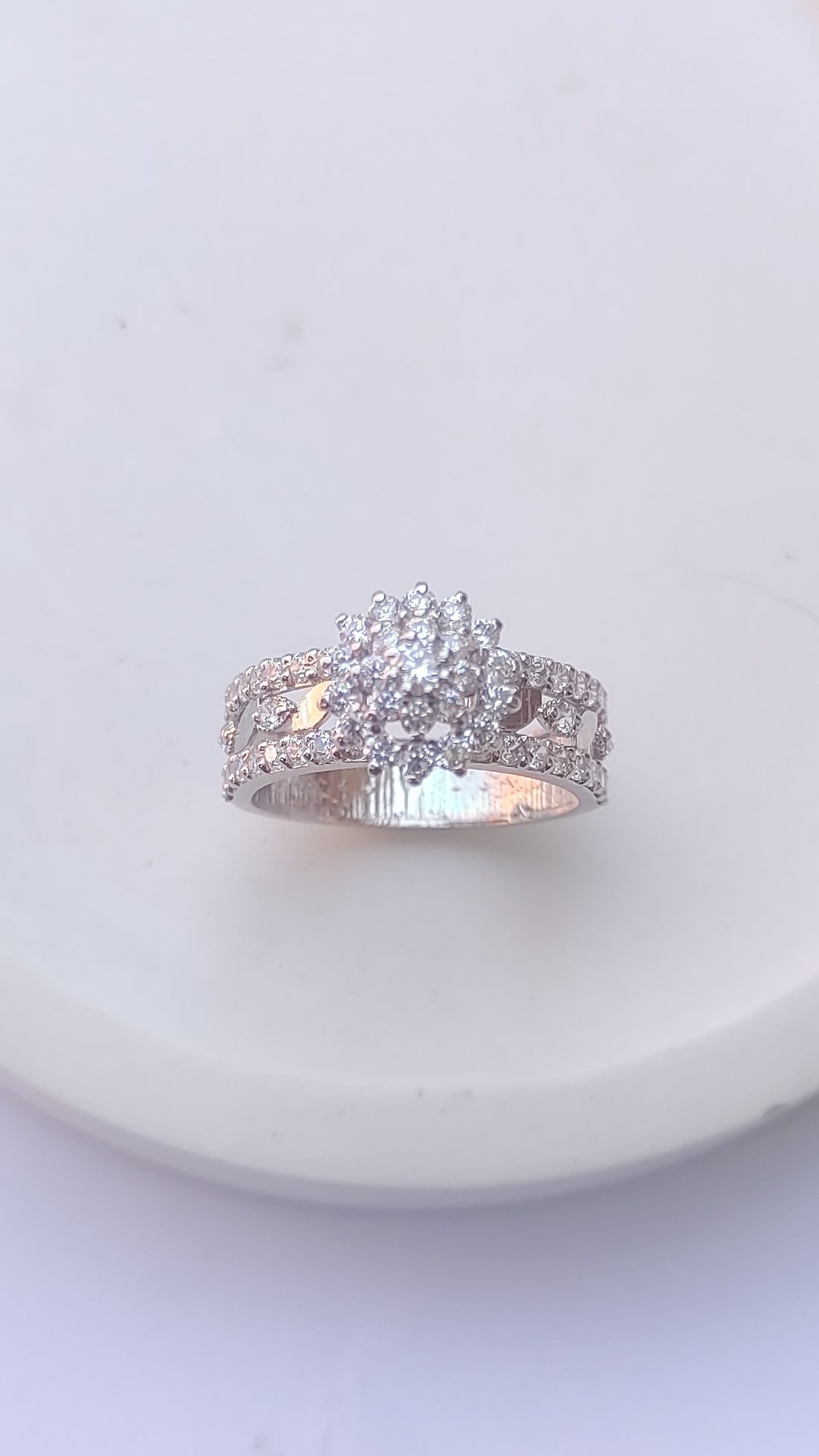 925 SILVER STERLING RING WITH MOISSANITE DIAMOND PAWNABLE AND LEGIT S22