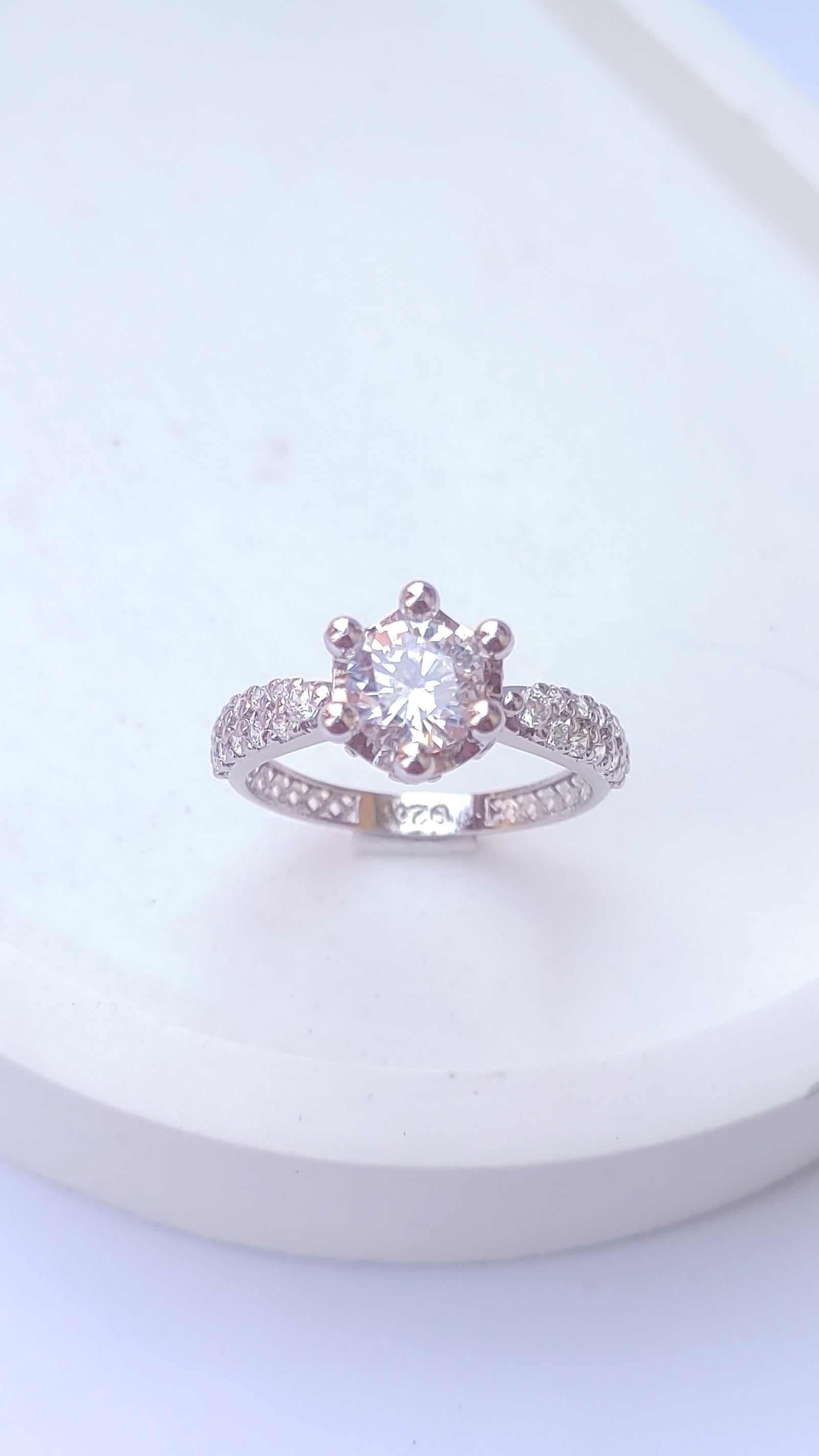 925 SILVER STERLING RING WITH MOISSANITE DIAMOND  S16