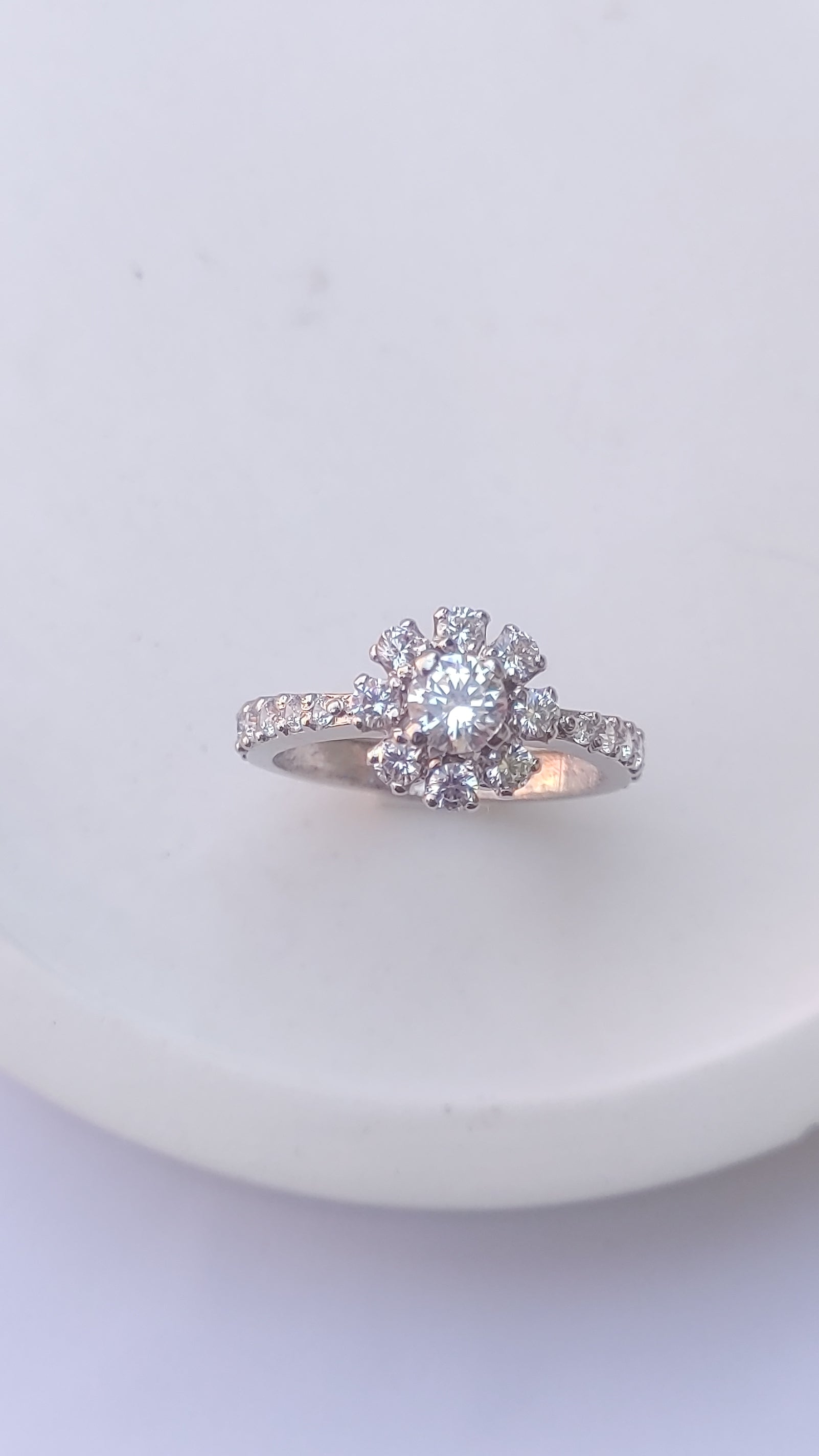 925 SILVER STERLING RING WITH MOISSANITE DIAMOND PAWNABLE AND LEGIT S12