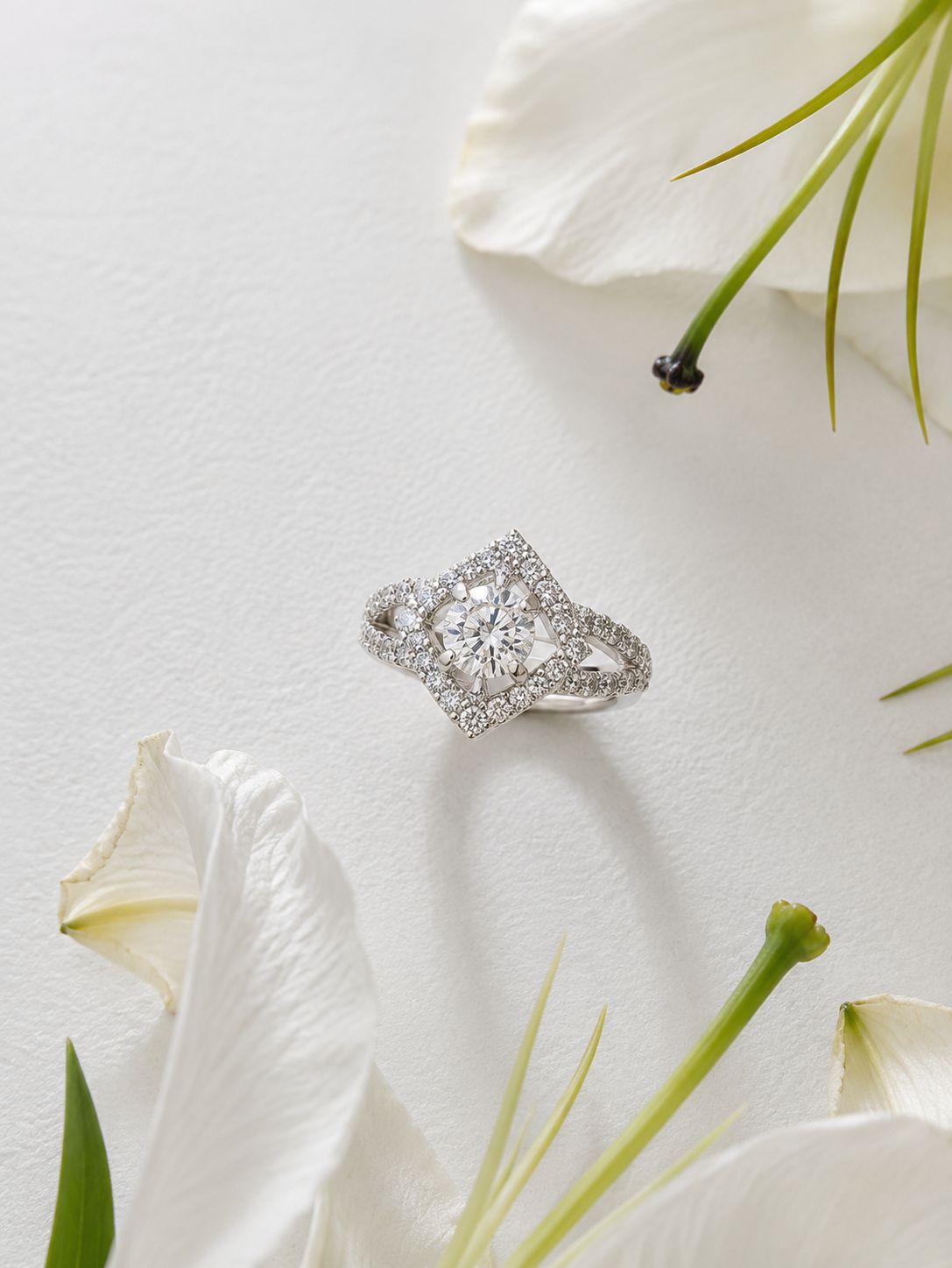 925 SILVER STERLING RING WITH MOISSANITE DIAMOND