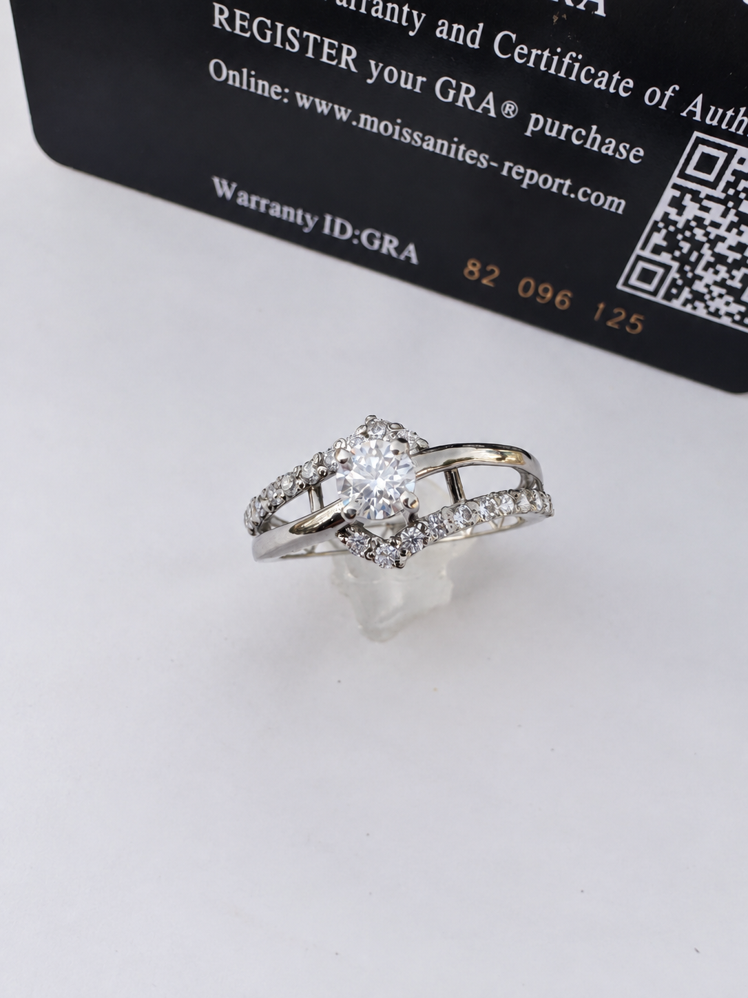 925 SILVER STERLING RING WITH MOISSANITE DIAMOND