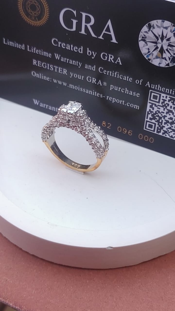 925 SILVER STERLING RING WITH MOISSANITE DIAMOND  S10